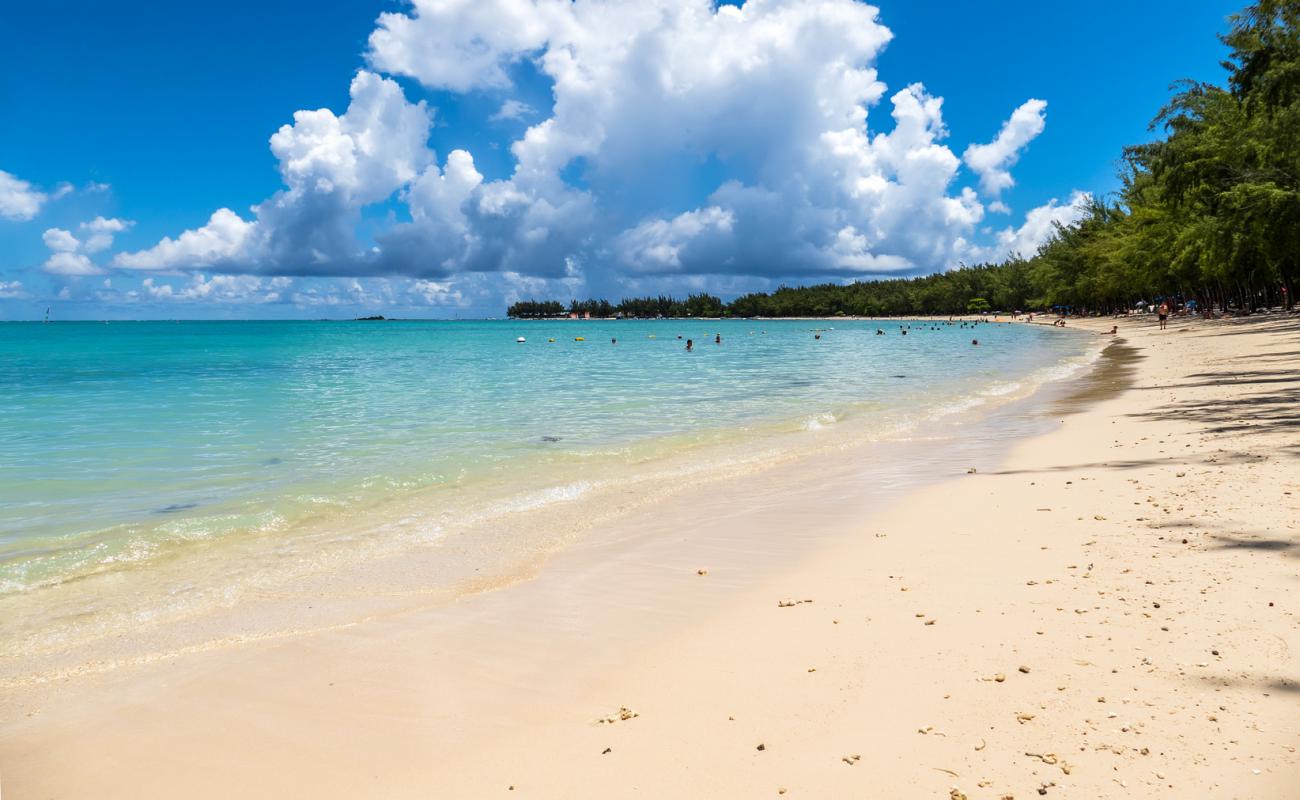 Foto de Playa de Mont Choisy con arena brillante superficie