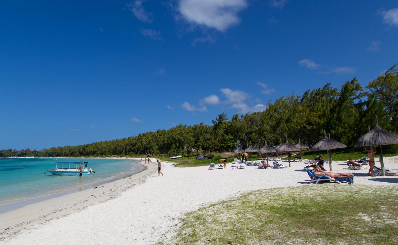 Foto de Belle Mare Beach II con arena brillante superficie