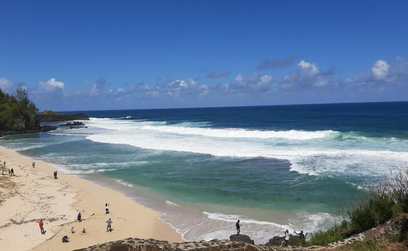 Foto de Gris Gris Beach con arena brillante superficie