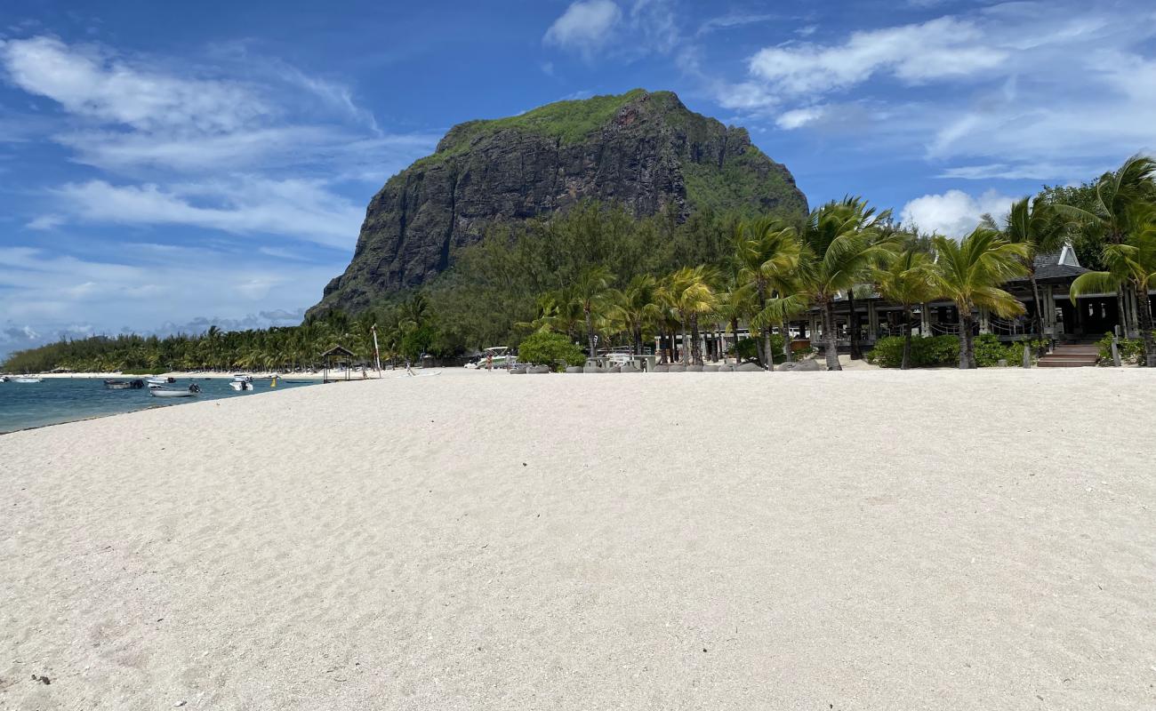 Foto de Le Morne Beach con brillante arena fina superficie