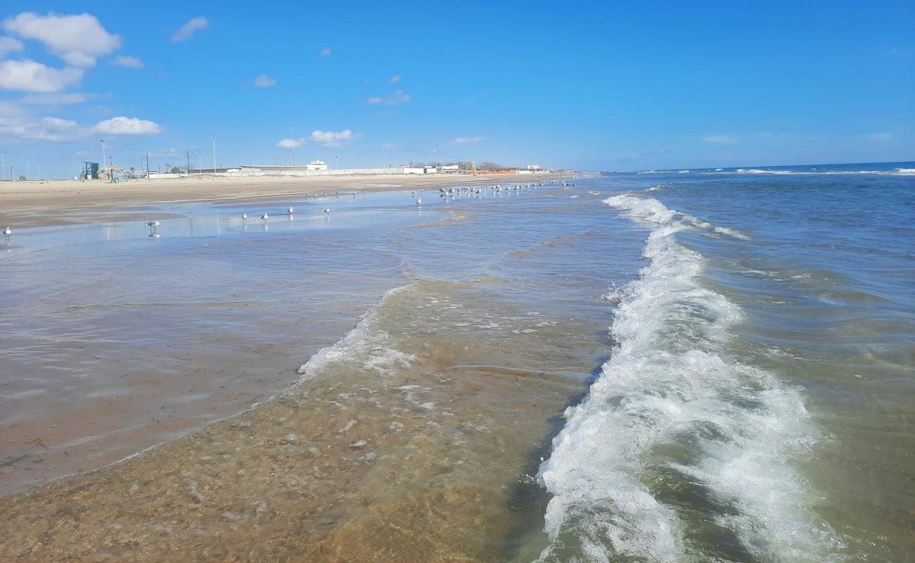 Foto de Playa Costa Azul con arena brillante superficie