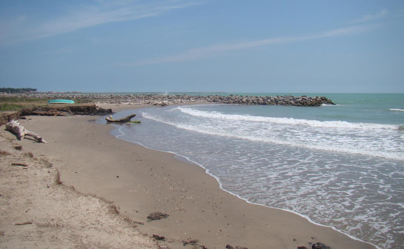 Foto de Playa El Chachalaco con arena brillante superficie