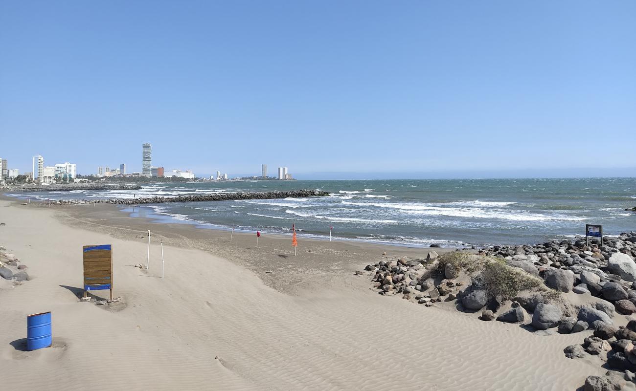 Foto de Playa Los Delfines con arena brillante superficie