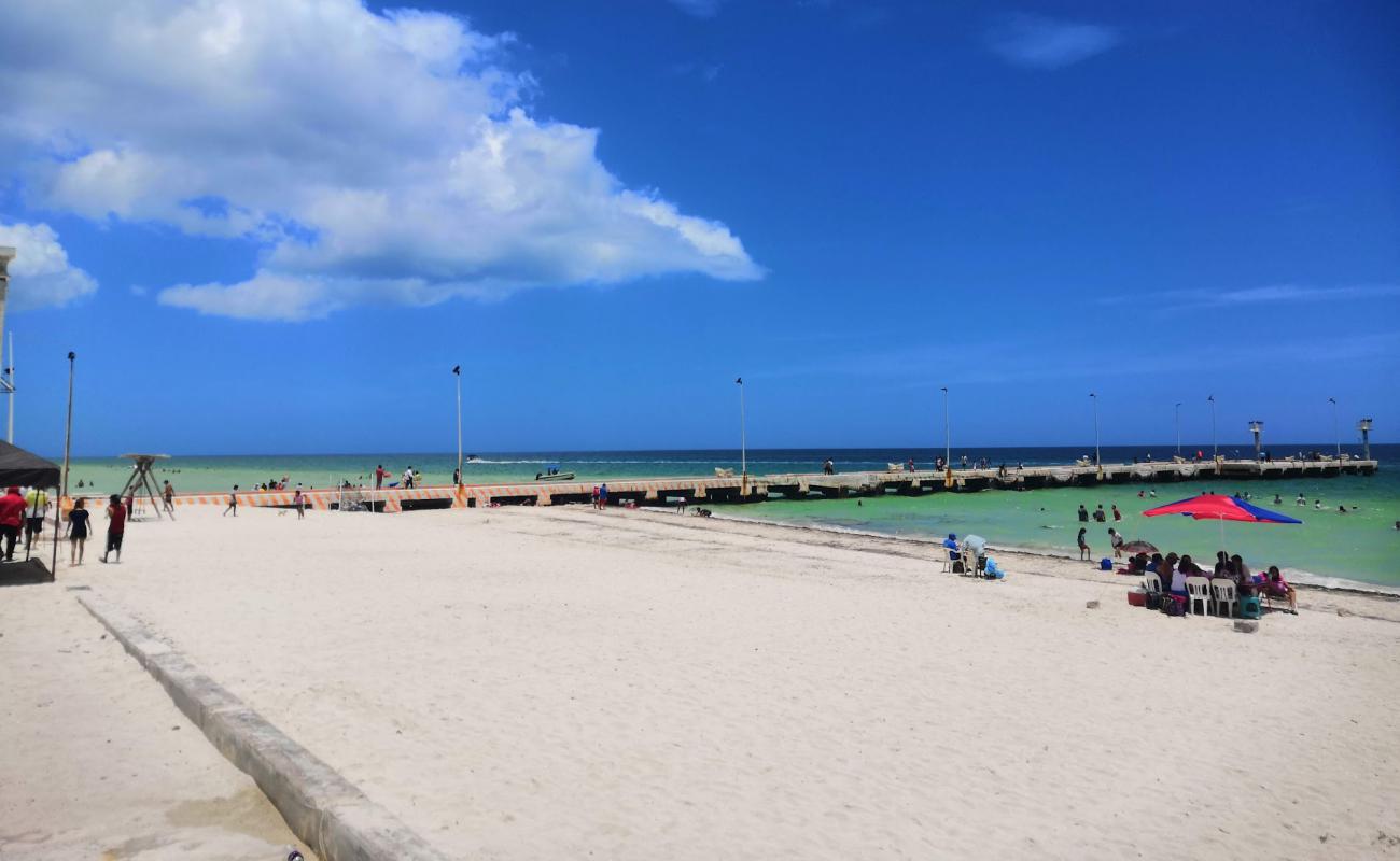 Foto de Playa Telchac Puerto con arena brillante superficie