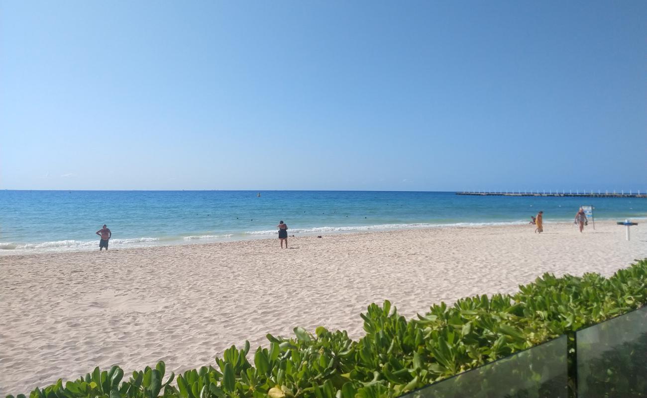 Foto de Playa Mamitas con brillante arena fina superficie