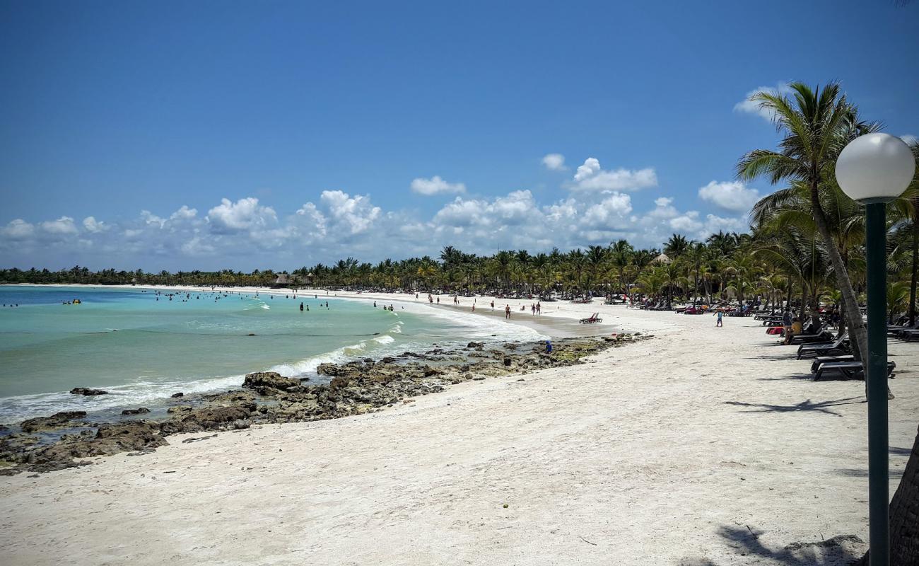 Foto de Riviera Maya beach con arena brillante superficie