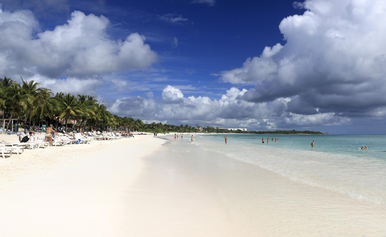 Foto de Playa Xpu-Ha con arena fina blanca superficie