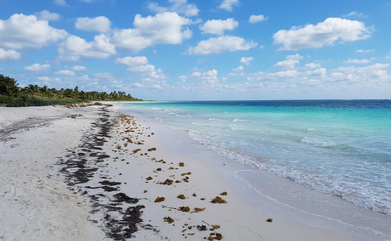 Foto de Mukan beach con arena brillante superficie