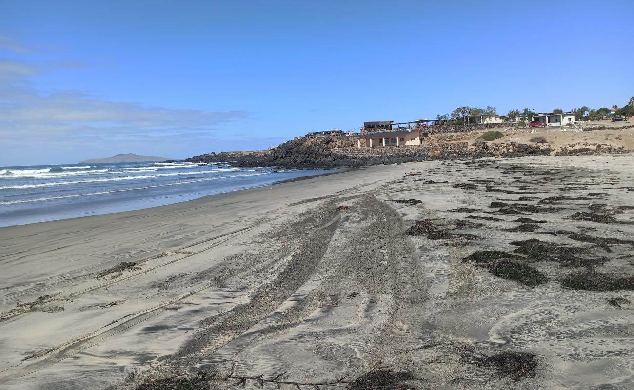 Foto de Playa La Chorera con arena oscura superficie