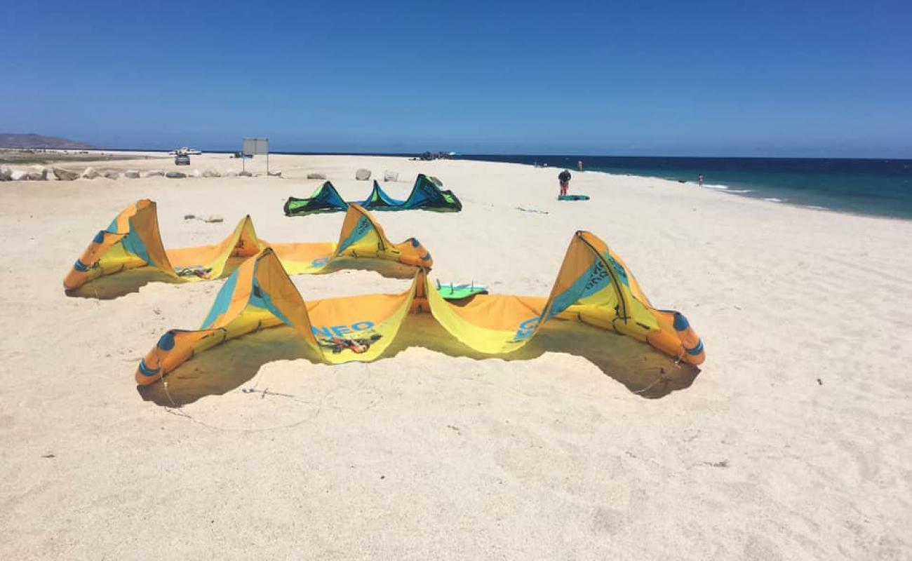 Foto de Playa el Faro con brillante arena fina superficie