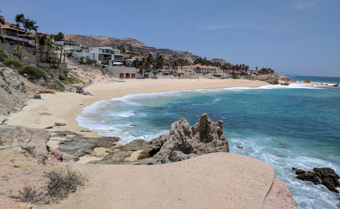 Foto de Playa Punta Bella con brillante arena fina superficie