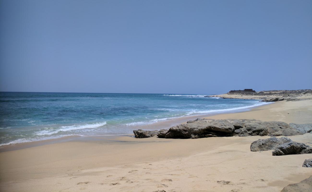 Foto de Playa Santa Agueda con arena brillante superficie