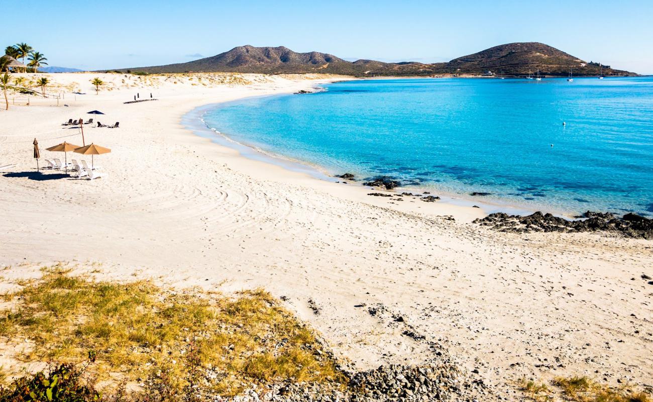 Foto de Playa de Los Muertos con arena brillante superficie