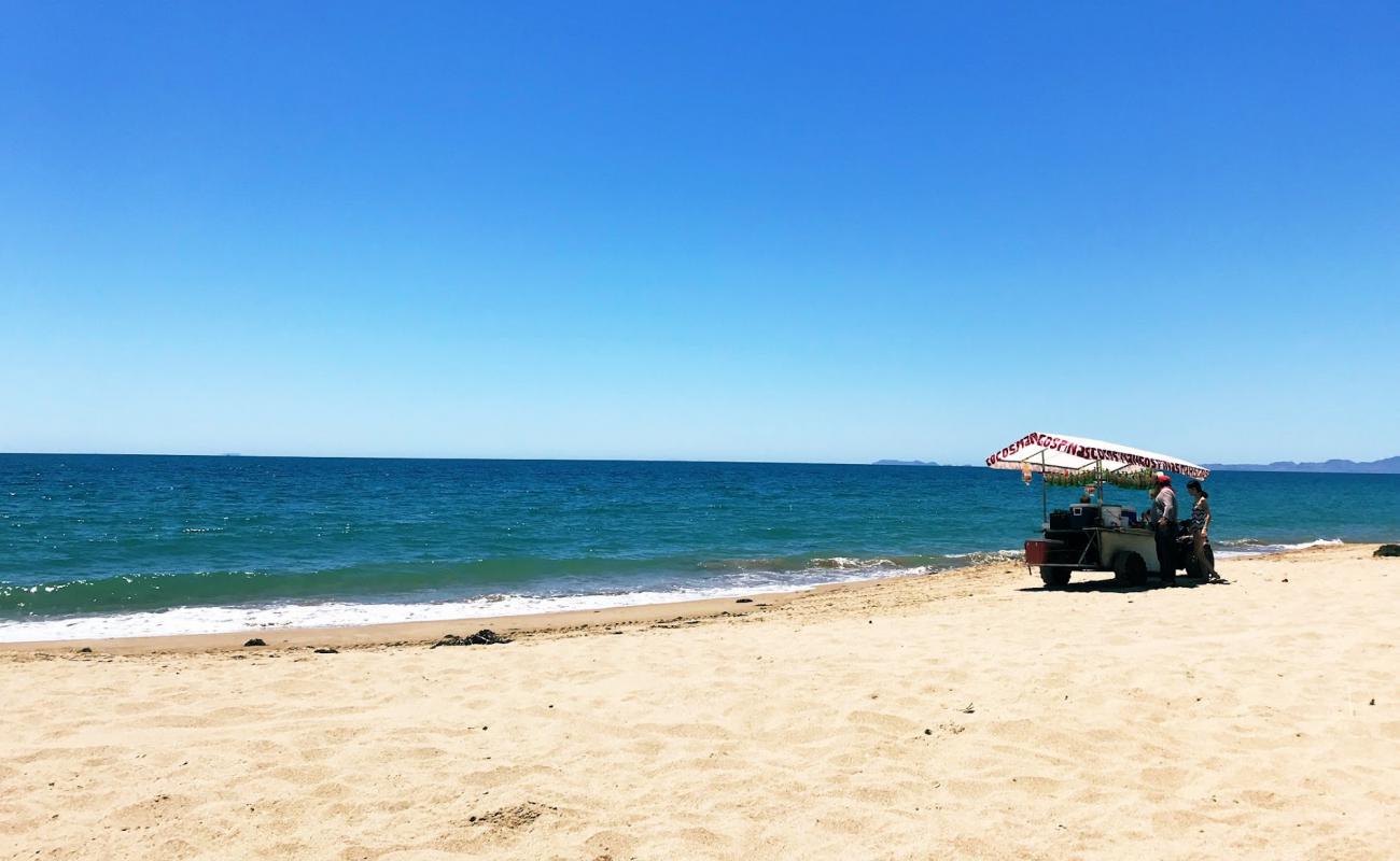 Foto de Playa Chueca con arena brillante superficie