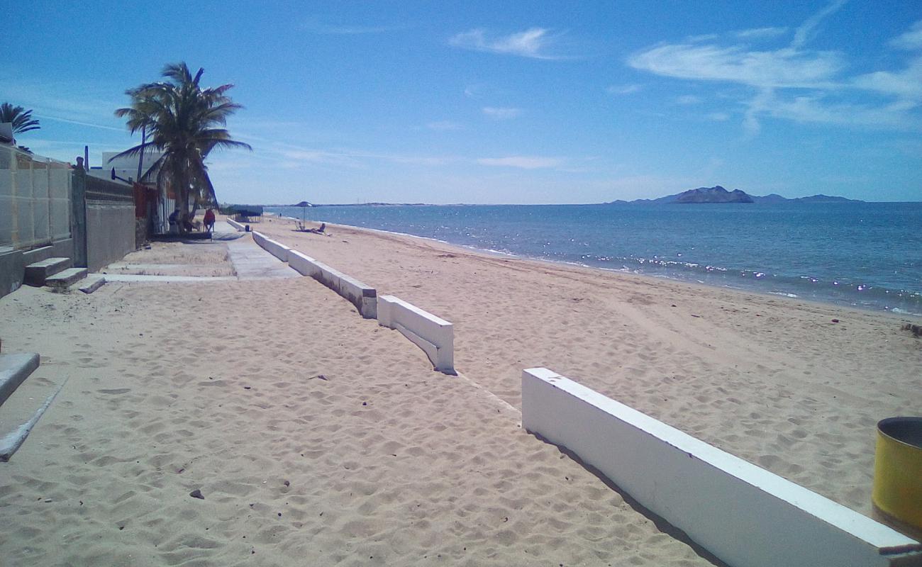 Foto de Playa Bahía de Kino II con arena brillante superficie