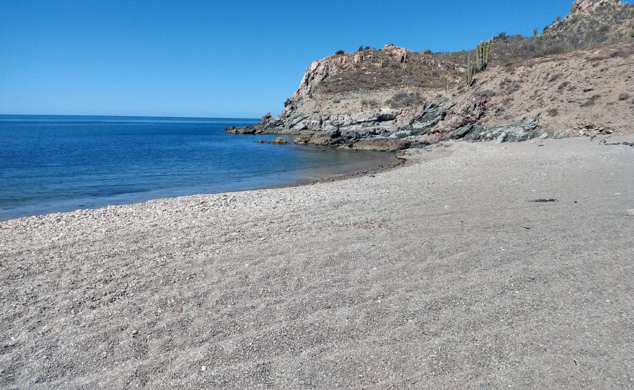 Foto de Las Cadenas beach con guijarro fino gris superficie