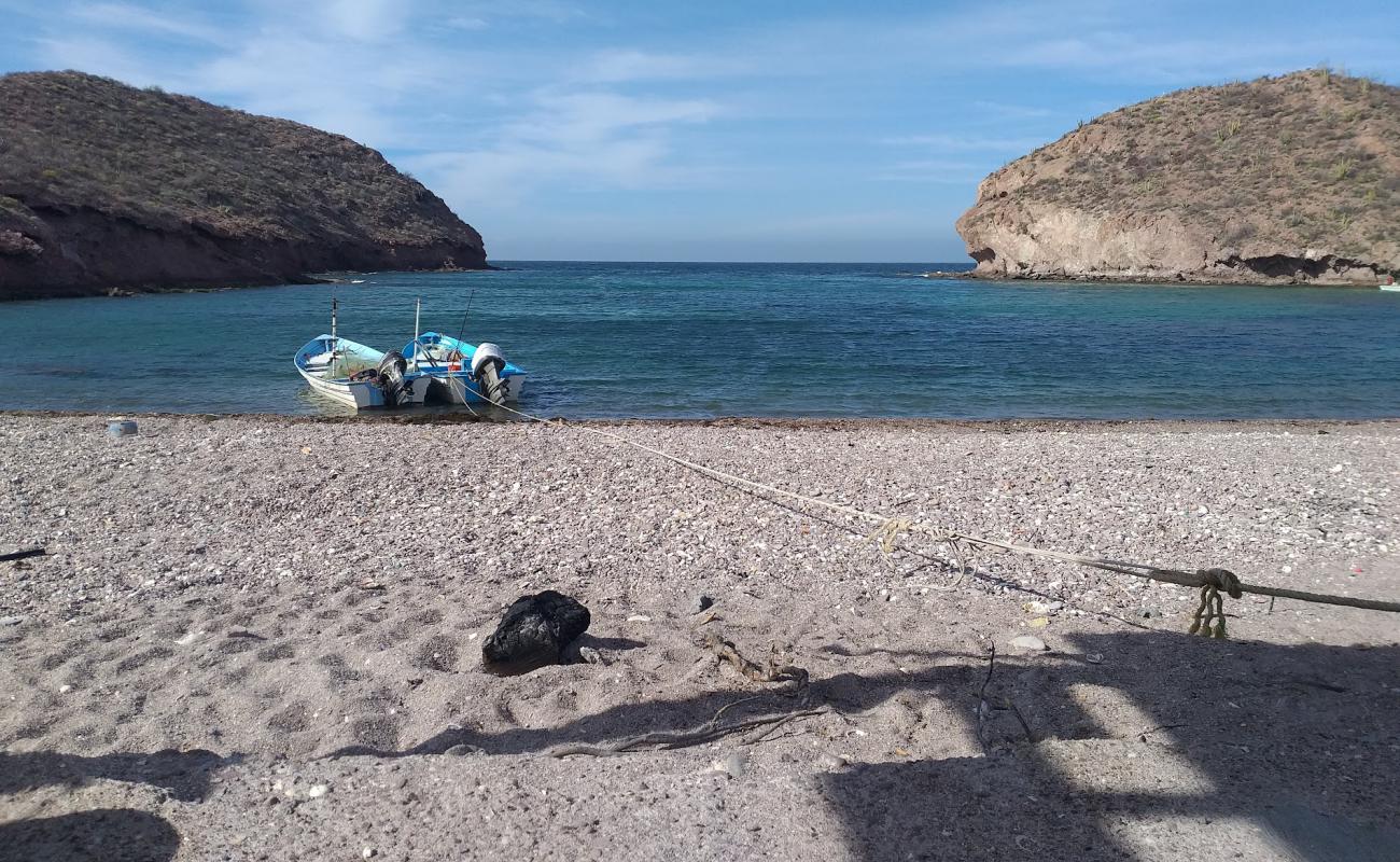 Foto de Ensenada Chica con guijarro gris superficie