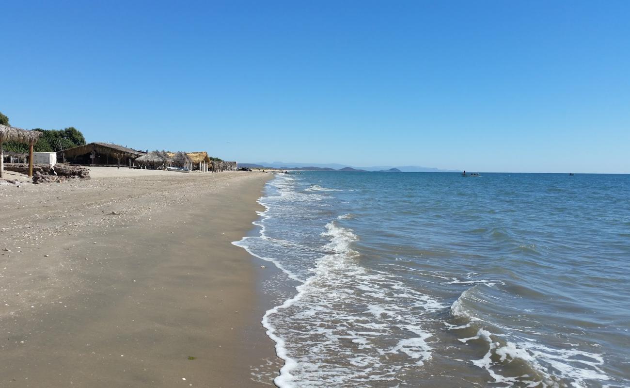 Foto de El Cochorit beach con arena brillante superficie