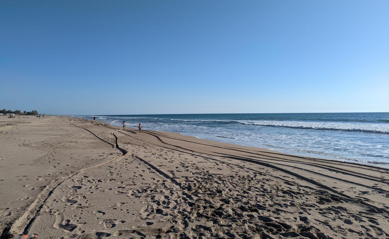 Foto de El Caimanero beach con arena brillante superficie