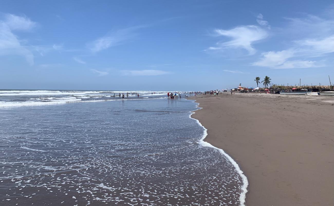 Foto de El Colorado beach con arena brillante superficie