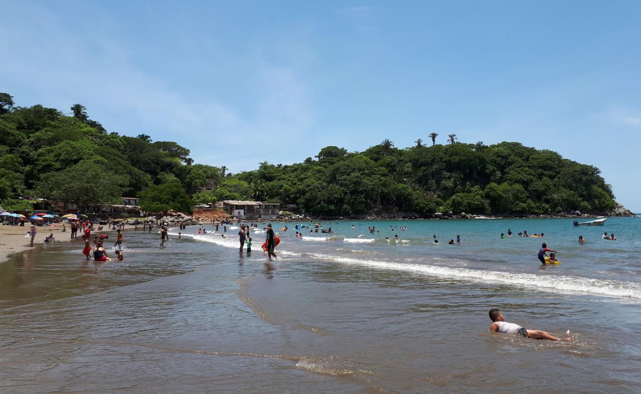 Foto de Playa Platanitos con brillante arena fina superficie