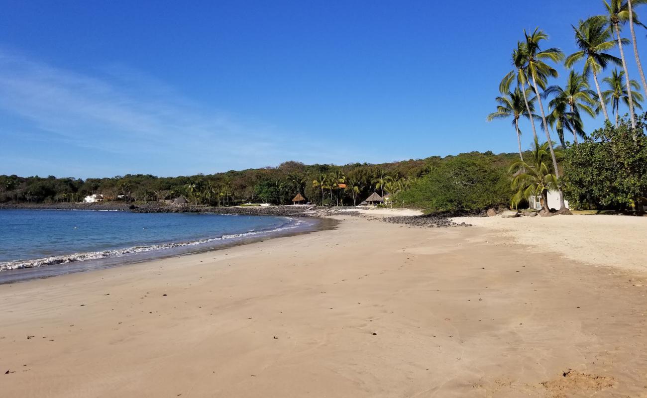 Foto de Chacalilla beach con arena de concha brillante superficie