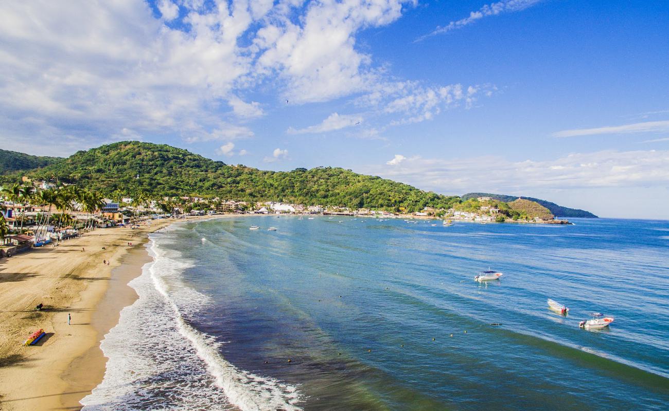 Foto de Playa Guayabitos con arena brillante superficie