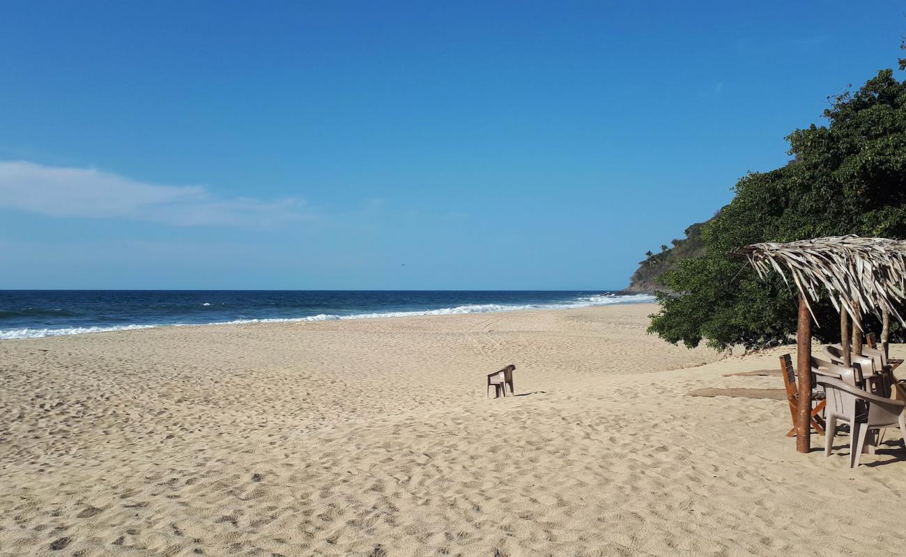 Foto de Monterrey beach con brillante arena fina superficie