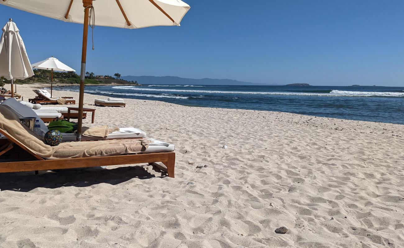 Foto de Punta Mita beach III con arena gris y piedras superficie