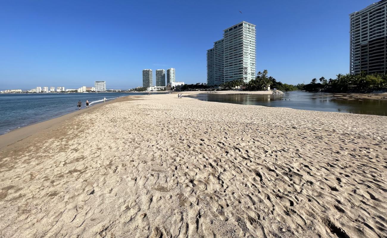 Foto de Holi beach con arena brillante superficie