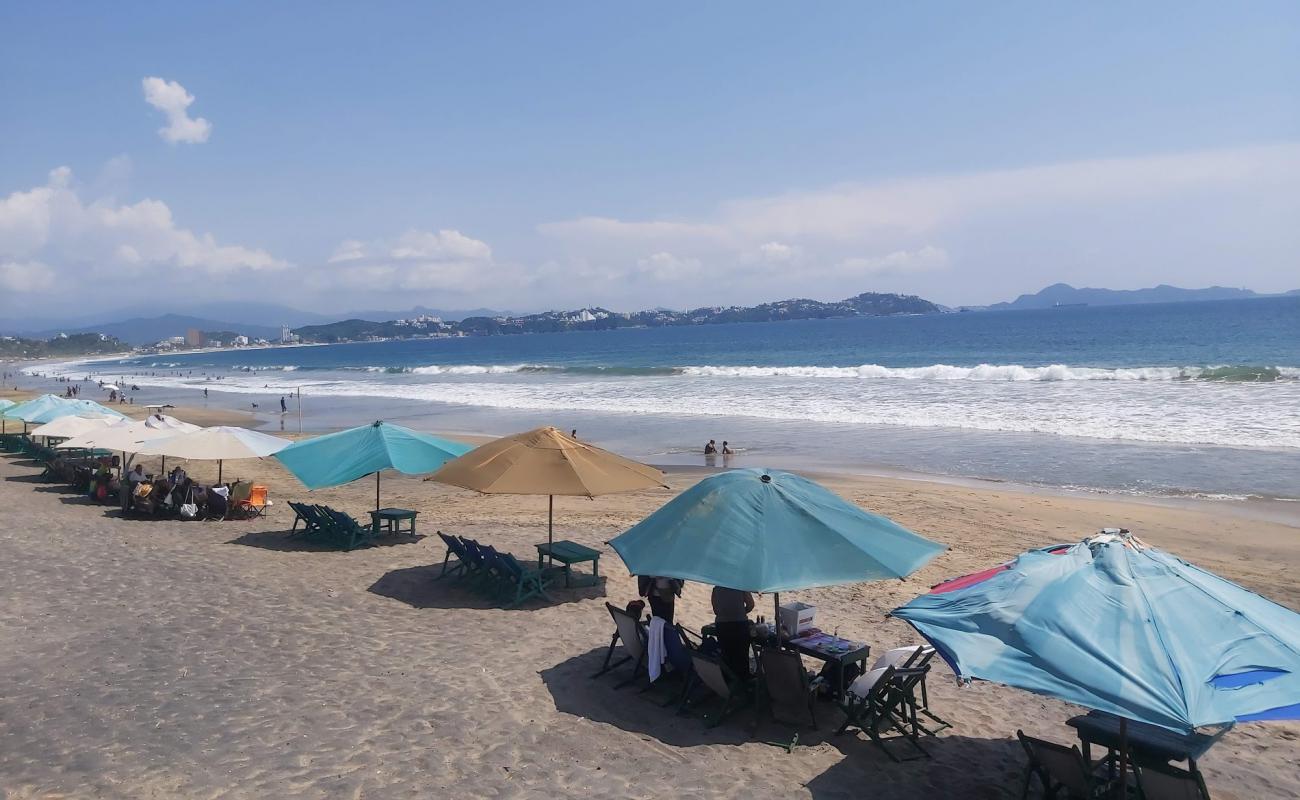 Foto de Manzanillo Colima con arena oscura superficie