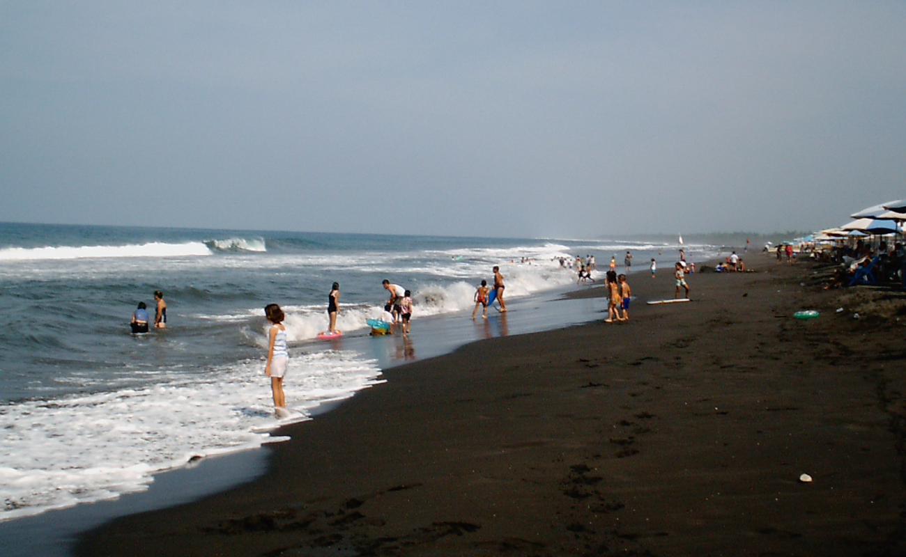 Foto de Playa de Cuyutlan con arena oscura superficie