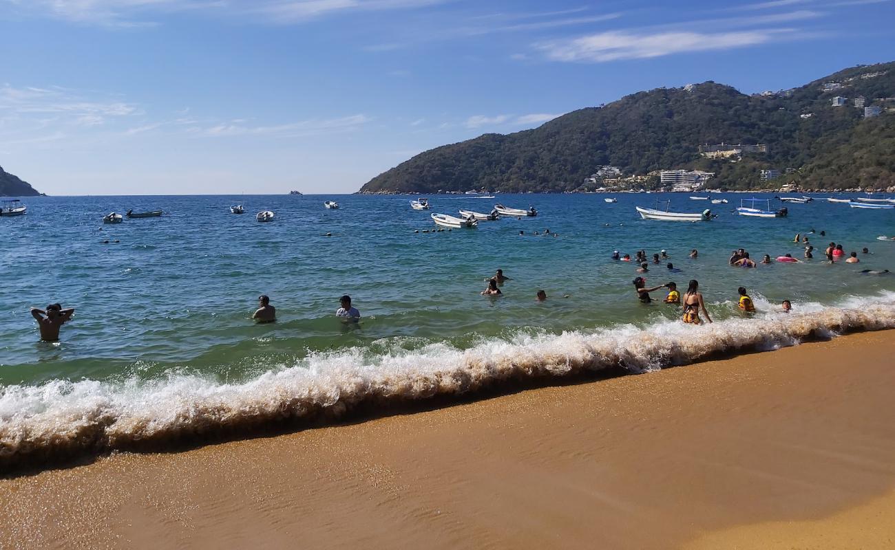 Foto de Playa Puerto Marqués con arena brillante superficie