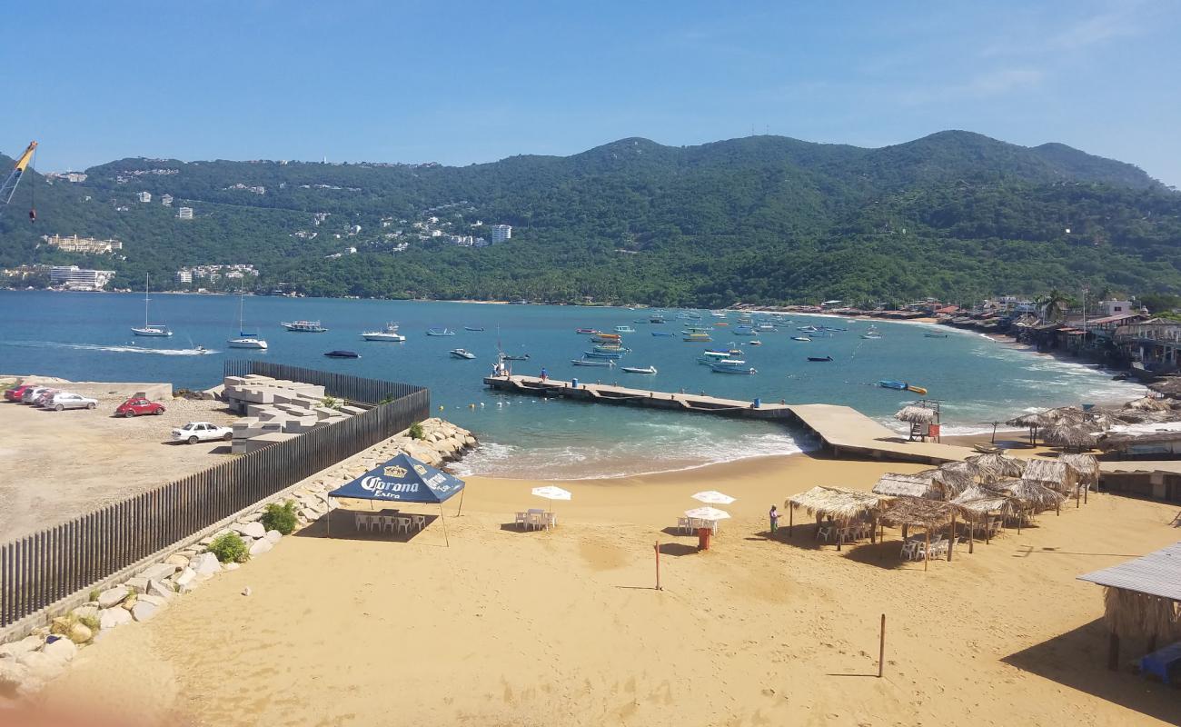 Foto de Playa Hermosa con arena brillante superficie