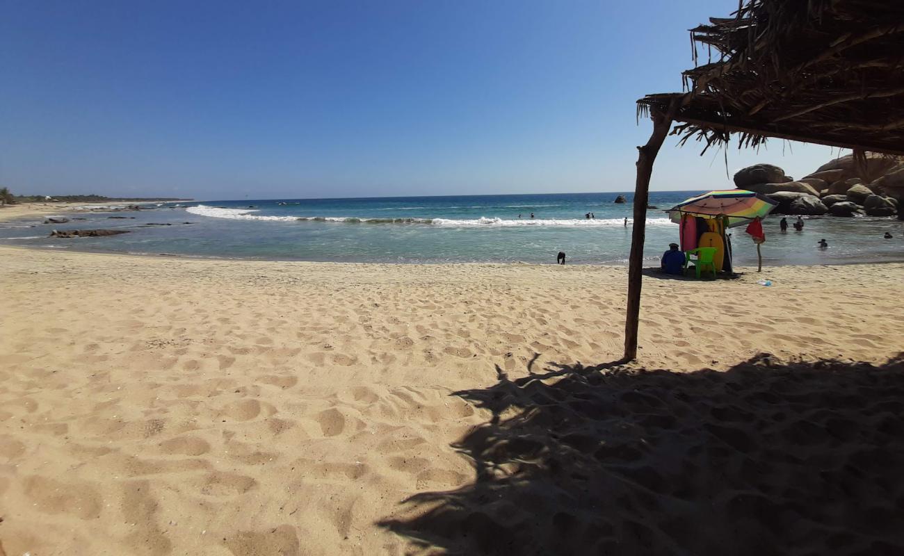 Foto de Playa Las Gaviotas con arena brillante superficie