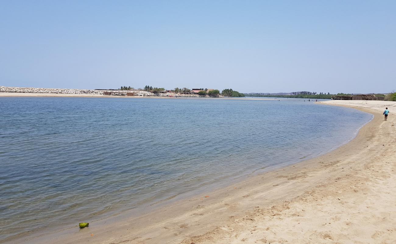 Foto de Playa Banco de Oro con arena brillante superficie