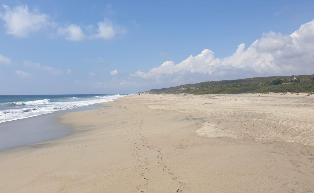 Foto de Playa Guaya con brillante arena fina superficie