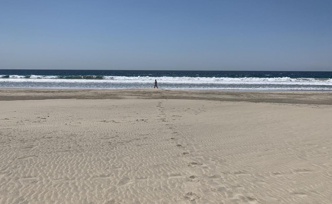 Foto de Playa El Tomatal con brillante arena fina superficie