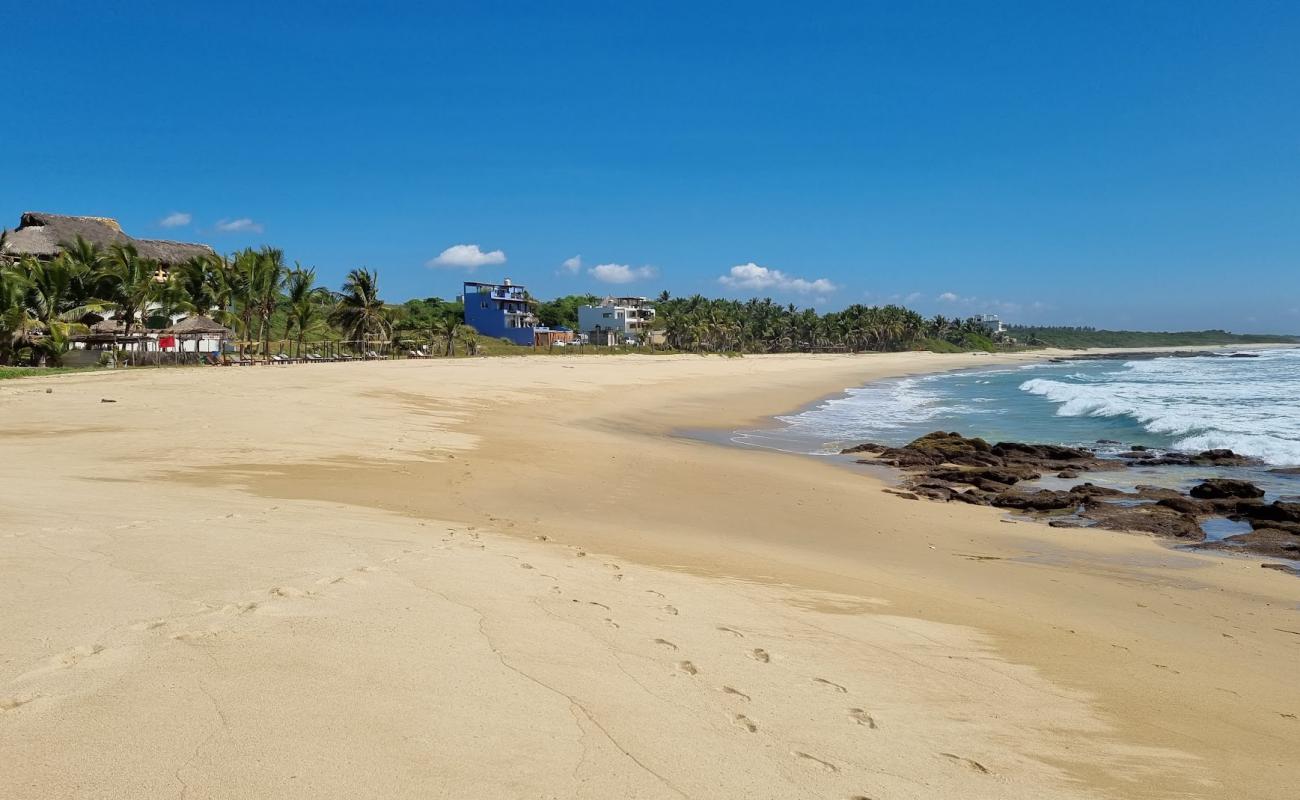 Foto de Playa Agua Blanca con brillante arena fina superficie