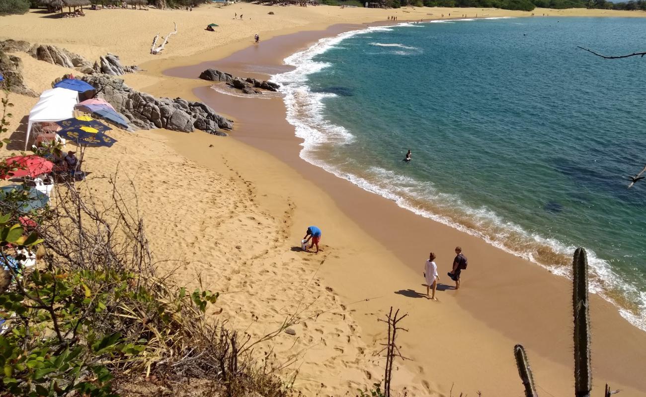 Foto de Conejos beach con guijarro fino claro superficie