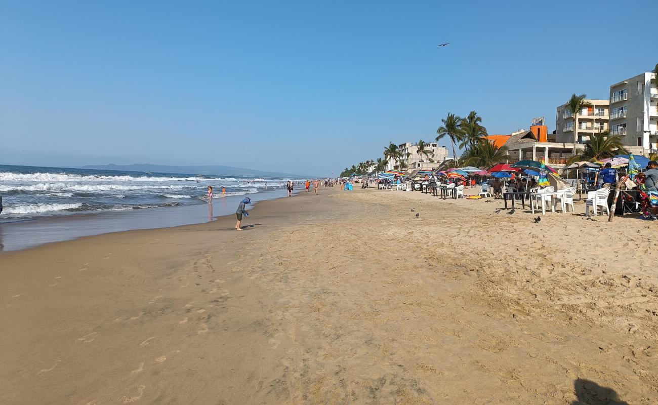 Foto de Playa Rincon de Guayabitos con arena brillante superficie