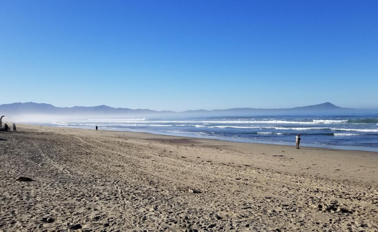 Foto de Playa Todos Santos con arena brillante superficie