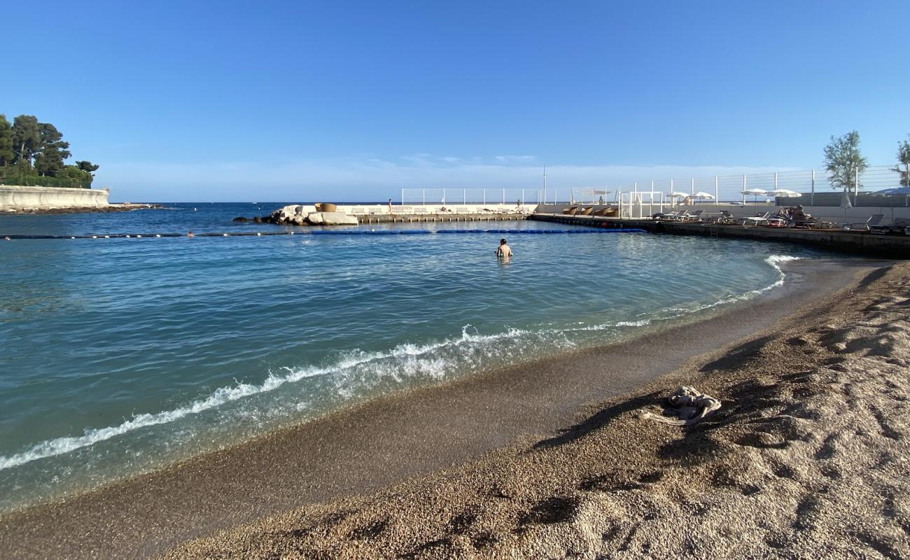 Foto de Le Meridien Beach con guijarro fino claro superficie