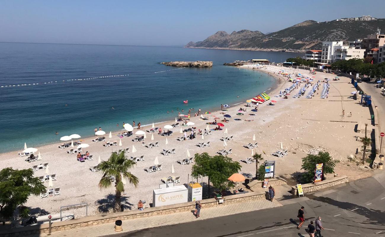 Foto de Veliki Pijesak beach con guijarro fino claro superficie