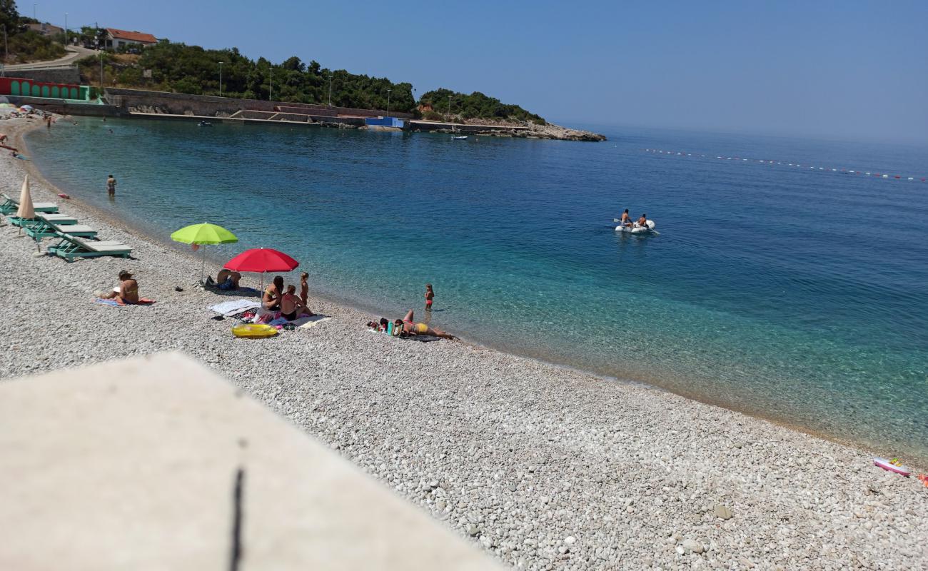 Foto de Playa de Utjeha con guijarro ligero superficie