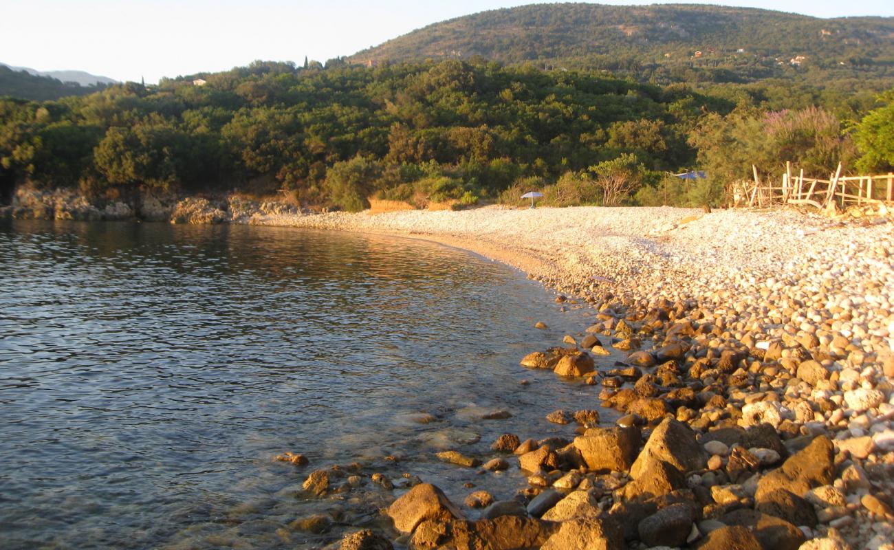 Foto de Kruche Rakita beach II con guijarro ligero superficie