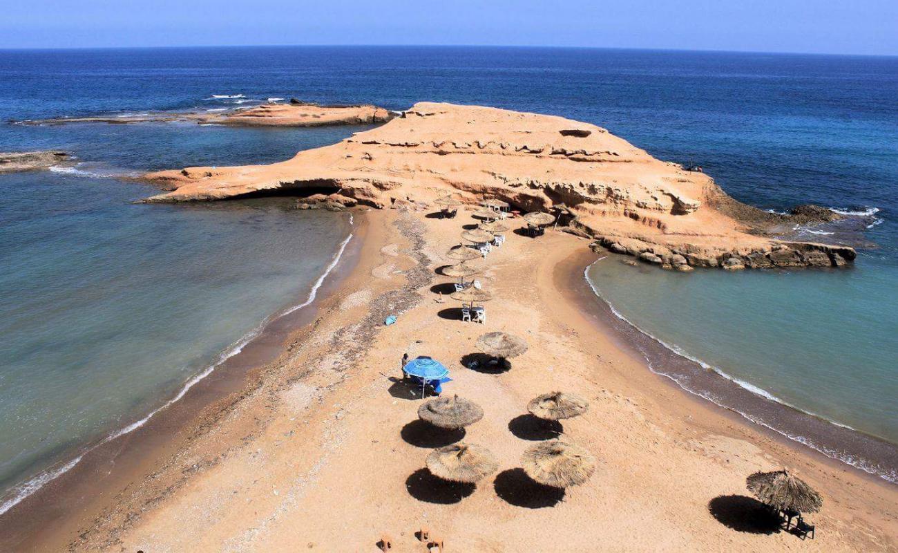 Foto de Plage Sidi El Bachir con arena oscura superficie