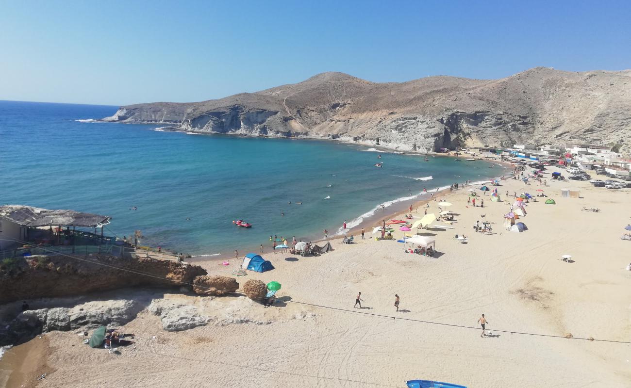 Foto de Playa Tcharrana con arena brillante superficie