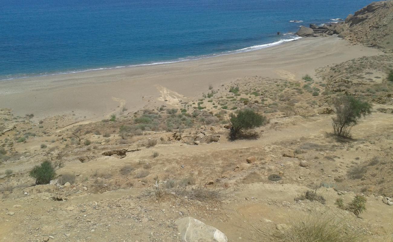 Foto de Plage de Sidi Driss con arena fina y guijarros superficie