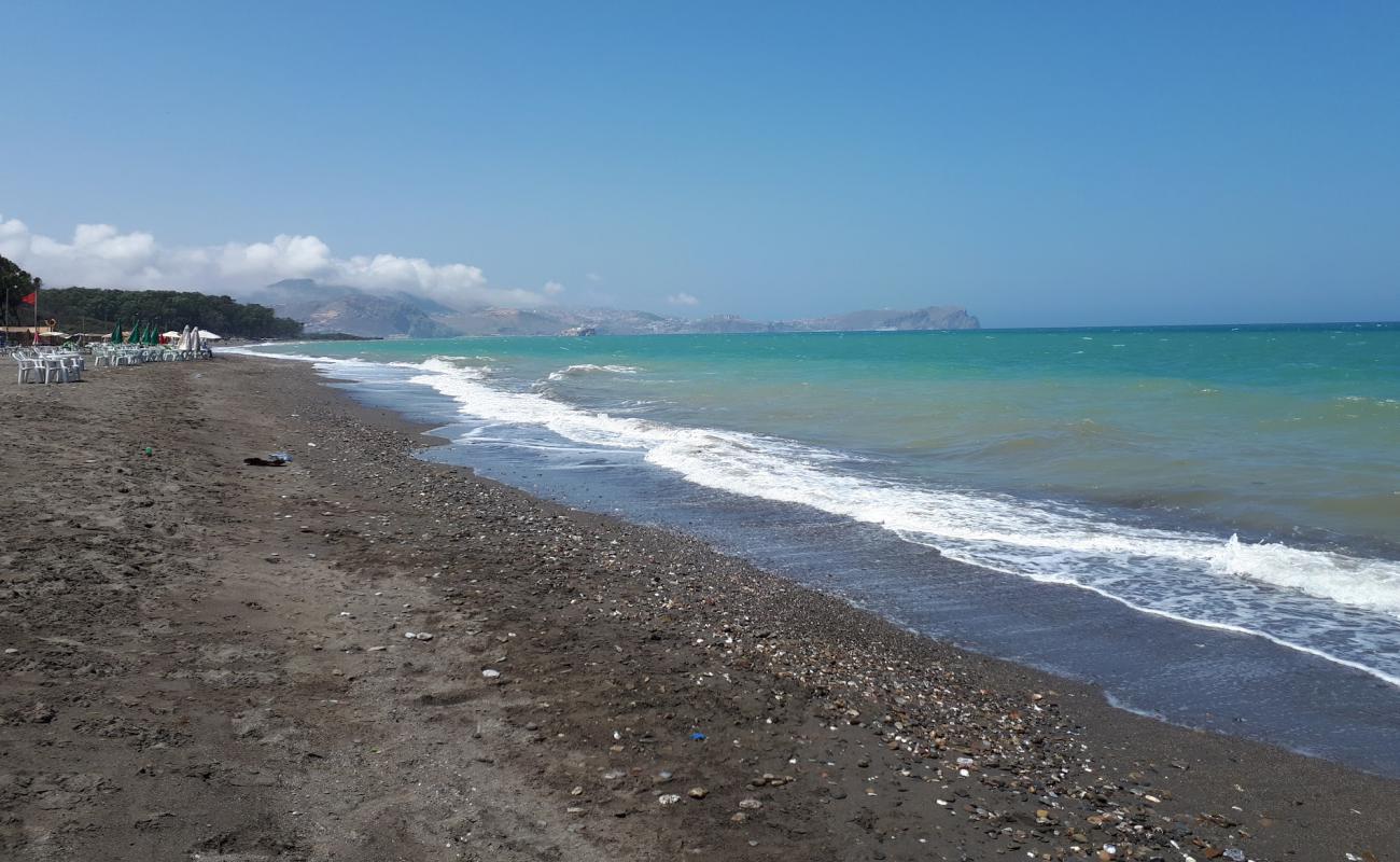 Foto de Playa del Suani con arena gris superficie